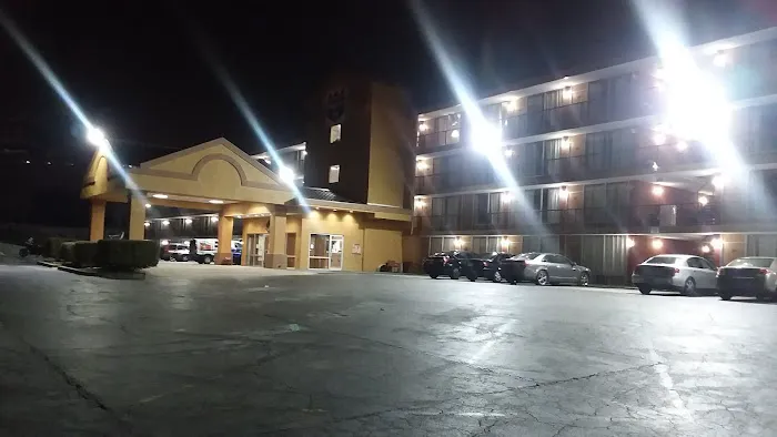 Knights Inn Forest Park 4