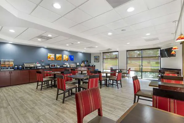 Comfort Suites Atlanta Airport 4