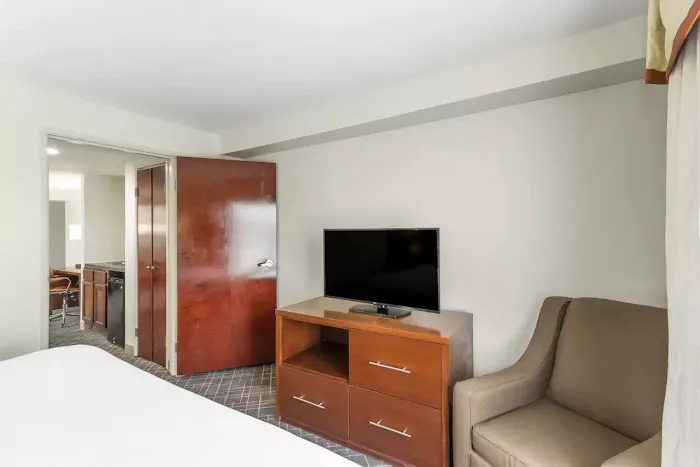 Comfort Suites Atlanta Airport 4