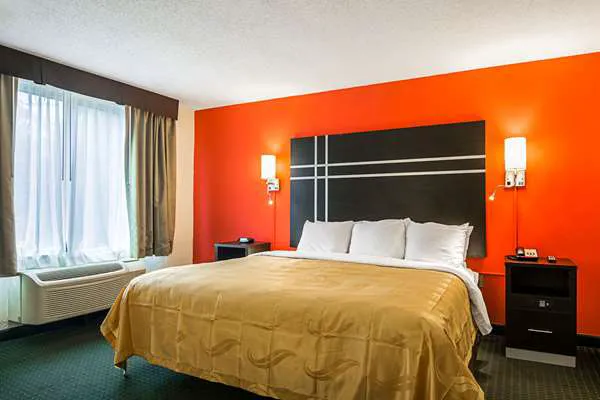 Quality Suites Atlanta Airport East 4
