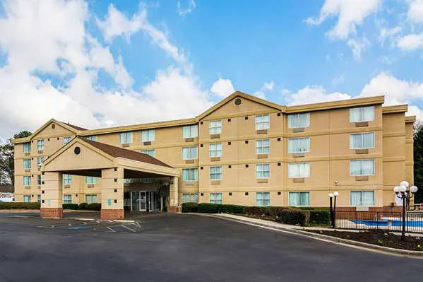 Quality Suites Atlanta Airport East 4