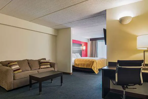 Quality Suites Atlanta Airport East 4