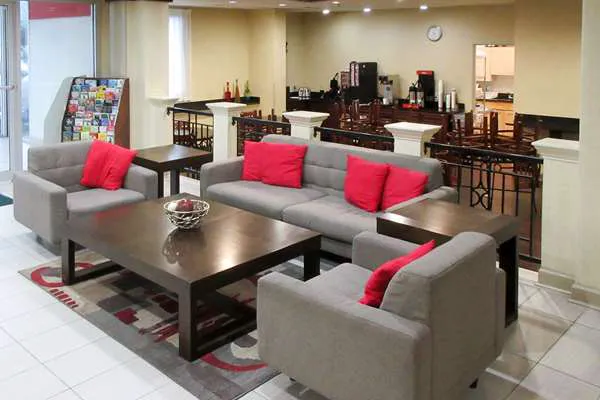 Quality Suites Atlanta Airport East 4