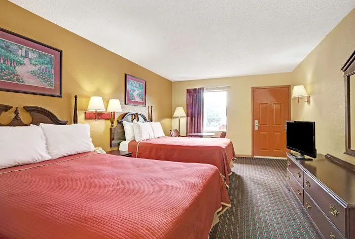 Travelodge by Wyndham Forest Park Atlanta South 4