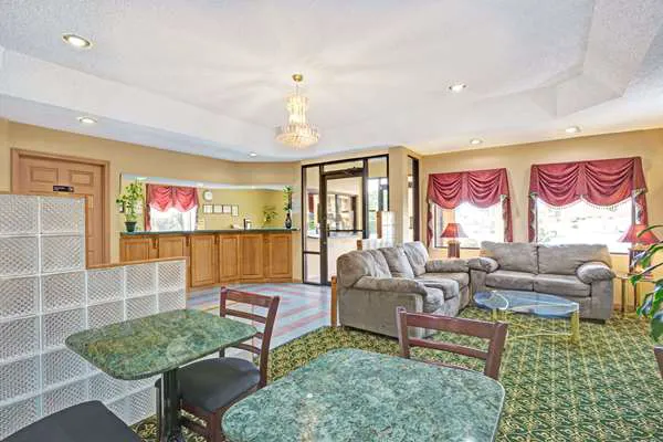 Travelodge by Wyndham Forest Park Atlanta South 4