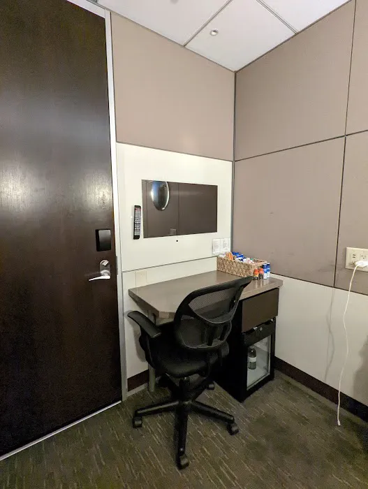 Minute Suites ATL Concourse B, Near B16 4