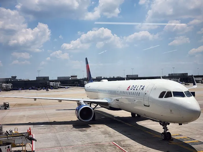 Minute Suites ATL Concourse B, Near B16 4
