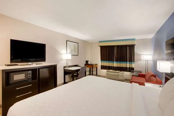 Clarion Pointe Atlanta Airport College Park 4