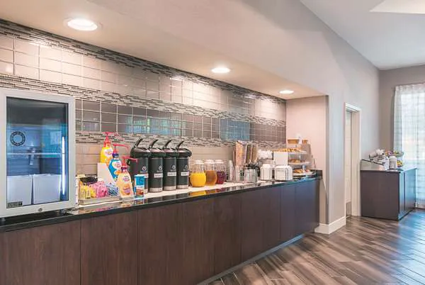 La Quinta Inn & Suites by Wyndham Atlanta Conyers 4