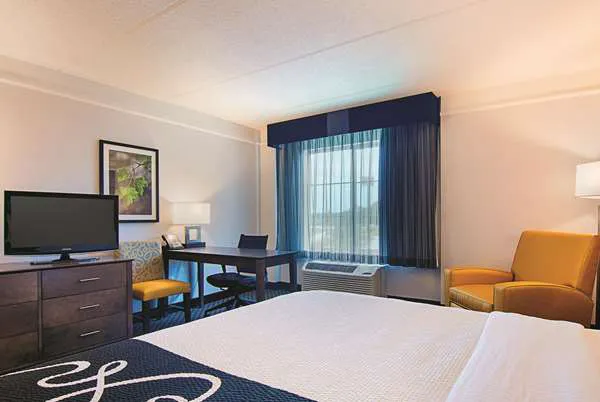 La Quinta Inn & Suites by Wyndham Atlanta Conyers 4
