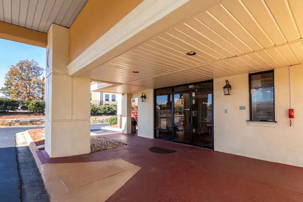 Econo Lodge 4