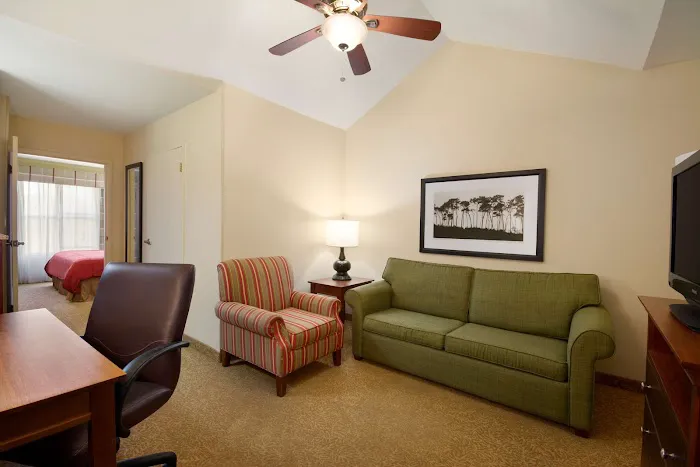 Country Inn & Suites by Radisson, Atlanta I-75 South, GA 4