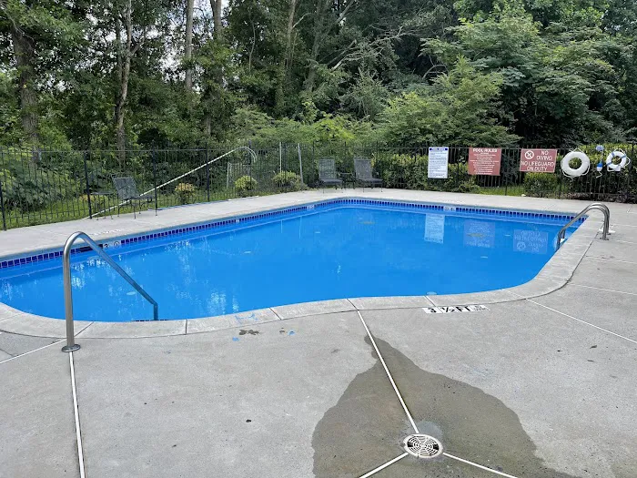 Jamestown Inn And Suites 4