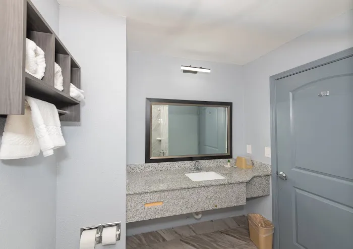 Jamestown Inn And Suites 4