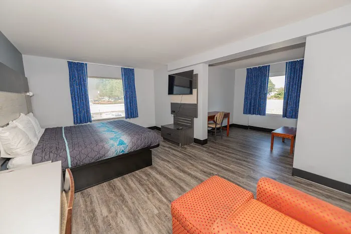 Jamestown Inn And Suites 4