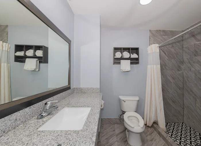 Jamestown Inn And Suites 4