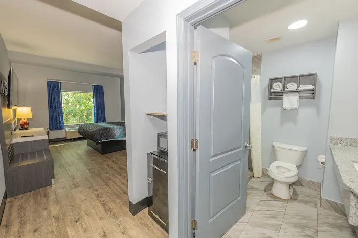 Jamestown Inn And Suites 4