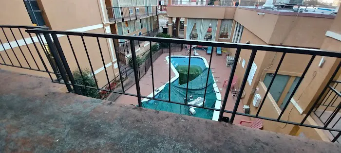 Econo Lodge 4