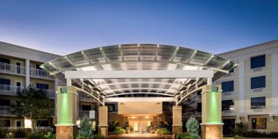 Holiday Inn & Suites Atlanta Airport-North by IHG