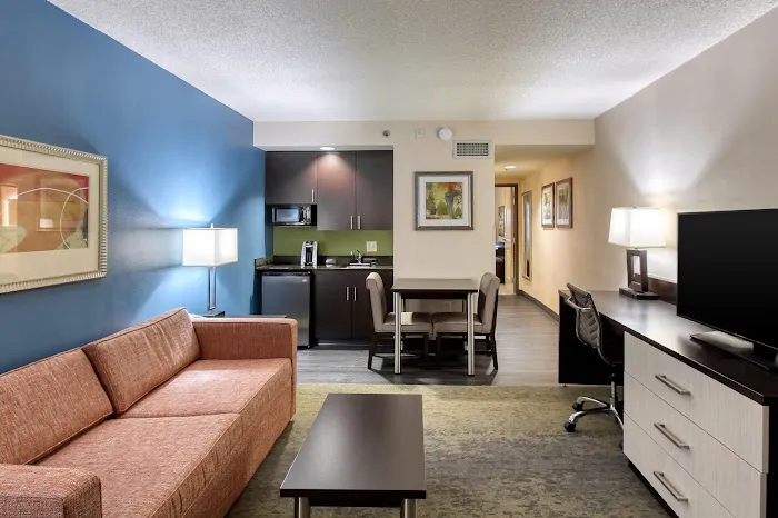 Holiday Inn & Suites Atlanta Airport-North by IHG 4