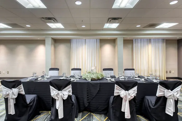 Holiday Inn & Suites Atlanta Airport-North by IHG 4