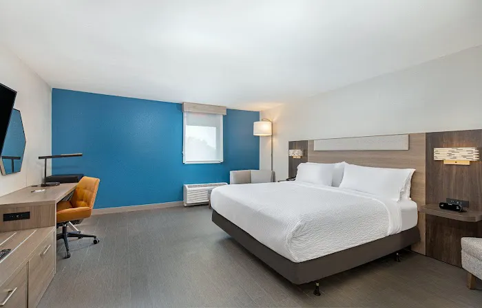 Holiday Inn Express Atlanta Airport - North by IHG 4