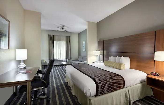 SKY POINT HOTEL & SUITES - ATLANTA AIRPORT 4