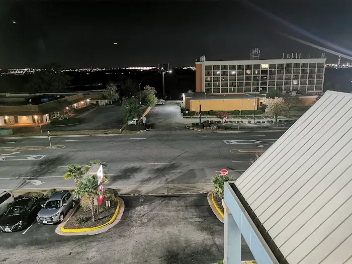 SKY POINT HOTEL & SUITES - ATLANTA AIRPORT 4