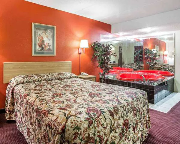 Econo Lodge 4