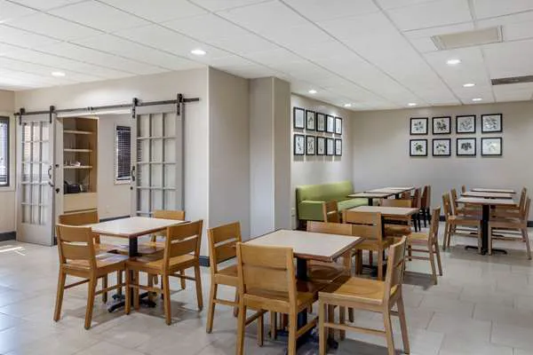 Country Inn & Suites by Radisson, Atlanta Downtown 5