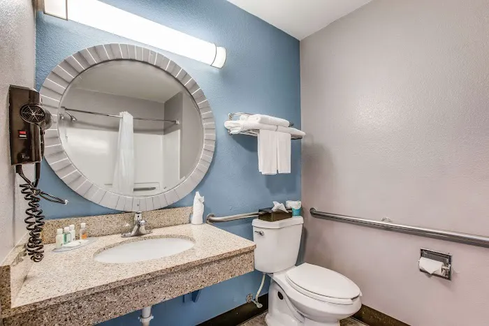 Quality Inn Atlanta Airport-Central 4