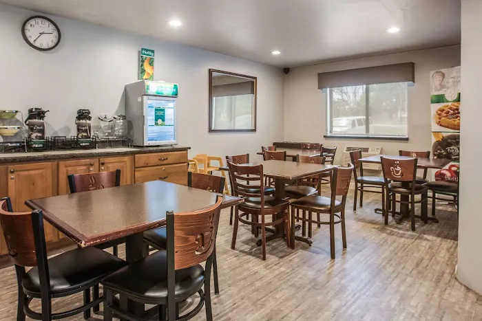 Quality Inn Atlanta Airport-Central 4