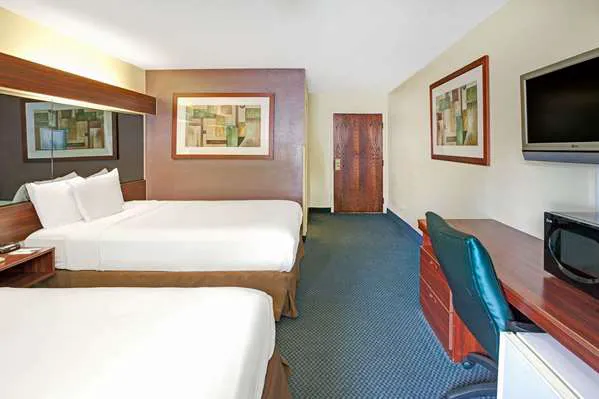 Microtel Inn & Suites by Wyndham Atlanta Airport 4