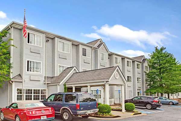 Microtel Inn & Suites by Wyndham Atlanta Airport 4