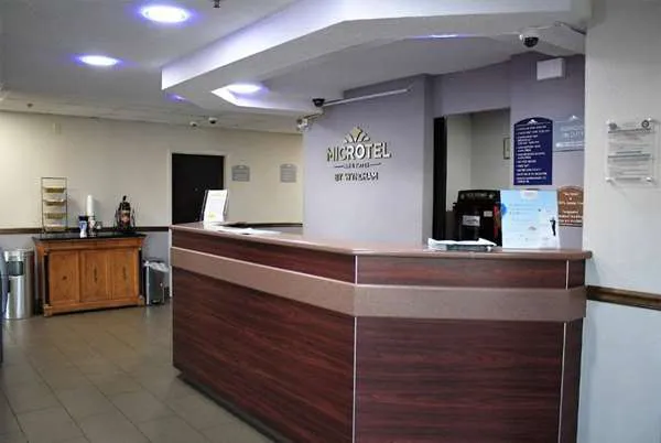 Microtel Inn & Suites by Wyndham Atlanta Airport 4