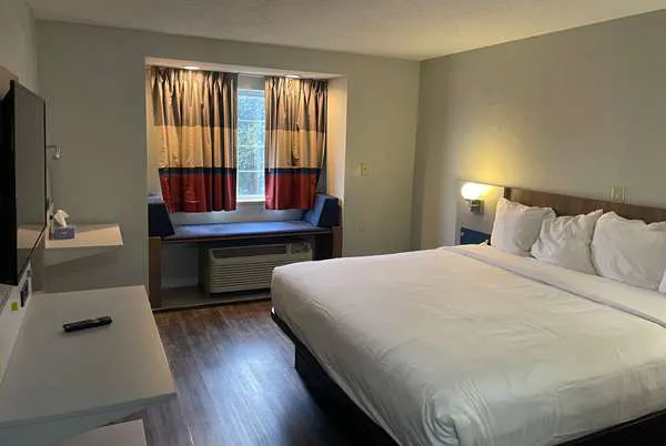 Microtel Inn & Suites by Wyndham Atlanta Airport 4