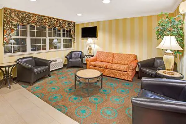 Microtel Inn & Suites by Wyndham Atlanta Airport 4