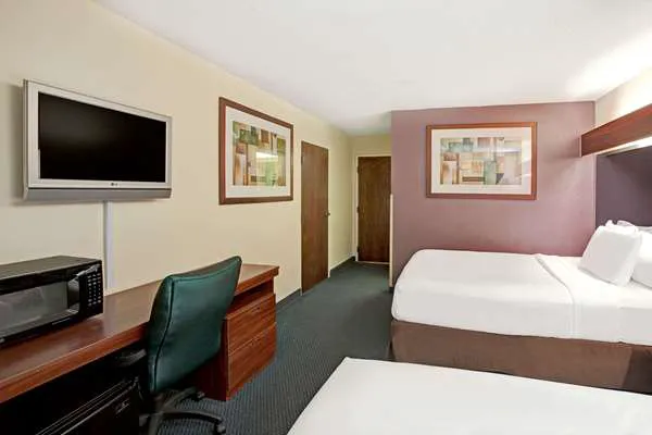 Microtel Inn & Suites by Wyndham Atlanta Airport 4