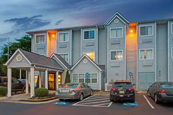 Microtel Inn & Suites by Wyndham Atlanta Airport 4