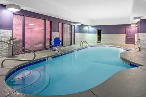 La Quinta Inn & Suites by Wyndham Atlanta Stockbridge 4