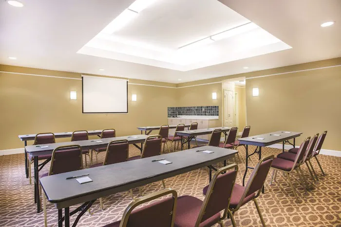 La Quinta Inn & Suites by Wyndham Atlanta Stockbridge 4