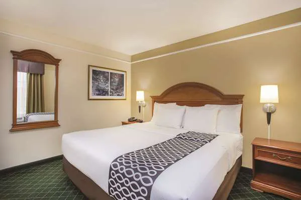 La Quinta Inn & Suites by Wyndham Atlanta Stockbridge 4