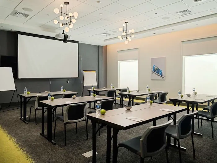 Tru by Hilton Atlanta Airport College Park 4