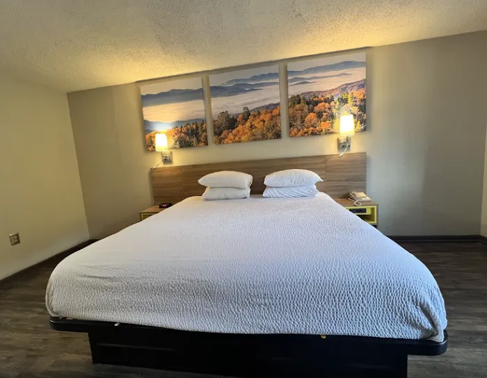 Days Inn by Wyndham College Park Airport Best Road 4