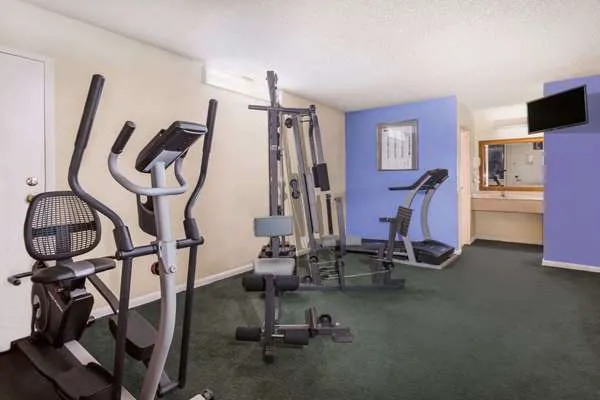 Days Inn by Wyndham College Park Airport Best Road 4