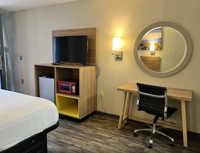 Days Inn by Wyndham College Park Airport Best Road 4