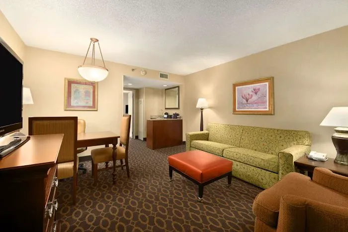 Embassy Suites by Hilton Atlanta Airport 4