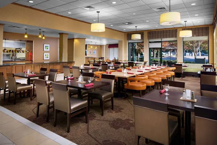 Hilton Garden Inn Atlanta Airport/Millenium Center 4