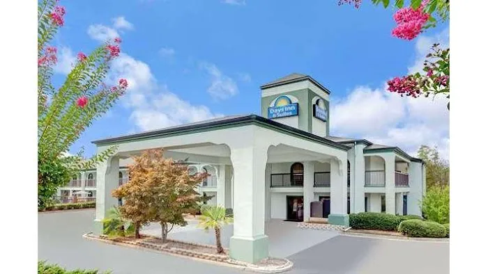 Days Inn & Suites by Wyndham Stockbridge South Atlanta 4