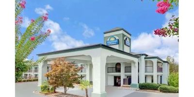 Days Inn & Suites by Wyndham Stockbridge South Atlanta